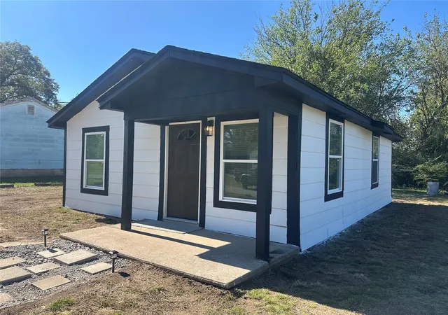 Photo 1 of Single family home for sale at 1228 E Buffalo St, Okmulgee, OK 74447 | MLS# 2638203 | Listing updated on 2026-10-21