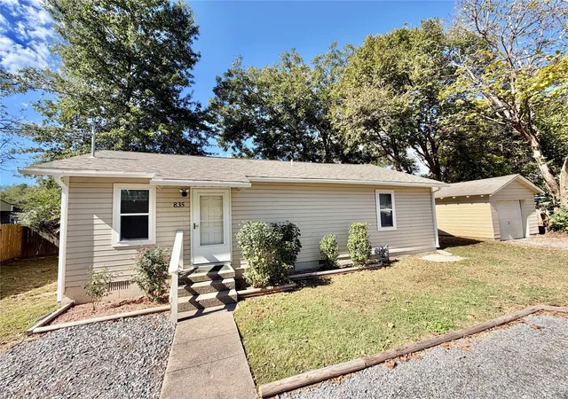 Photo 3 of Single family home for sale at 835 Lamer Ave, Tahlequah, OK 74464 | MLS# 2638228 | Listing updated on 2026-10-27