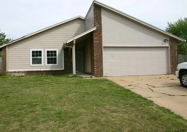 Photo 1 of Single family home for sale at 1400 W Princeton Ct, Broken Arrow, OK 74012 | MLS# 2638208 | Listing updated on 2026-10-22