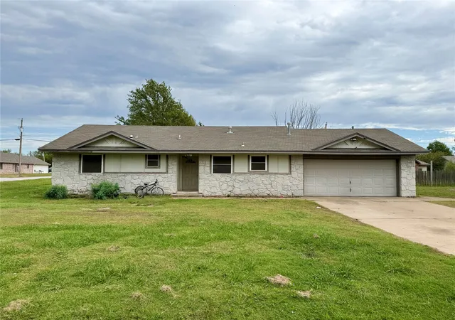 Single family home for sale at 11727 N 190th Eastavenue, Collinsville, OK 74021 | MLS# 2638284