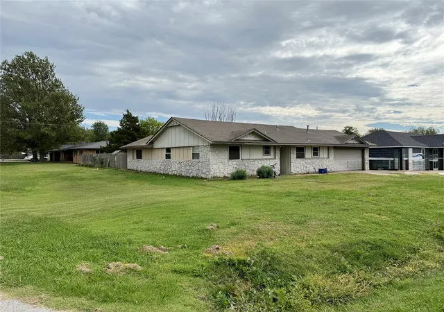Photo 1 of Single family home for sale at 11727 N 190th Eastavenue, Collinsville, OK 74021 | MLS# 2638284 | Listing updated on 2026-10-22