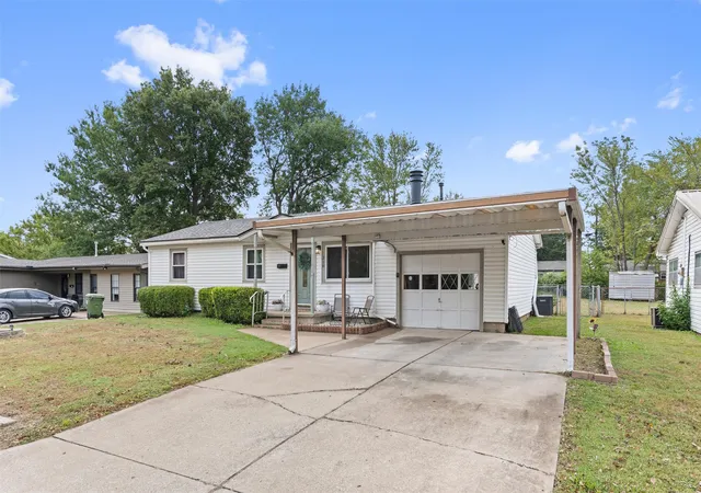 Photo 2 of Single family home for sale at 318 E Maple St, Skiatook, OK 74070 | MLS# 2637695 | Listing updated on 2026-10-22