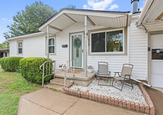 Photo 3 of Single family home for sale at 318 E Maple St, Skiatook, OK 74070 | MLS# 2637695 | Listing updated on 2026-10-22
