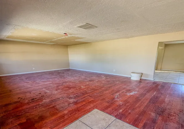 Photo 3 of Single family home for sale at 208 Southwest 24th, Lawton, OK 73505 | MLS# 2638218 | Listing updated on 2026-10-22