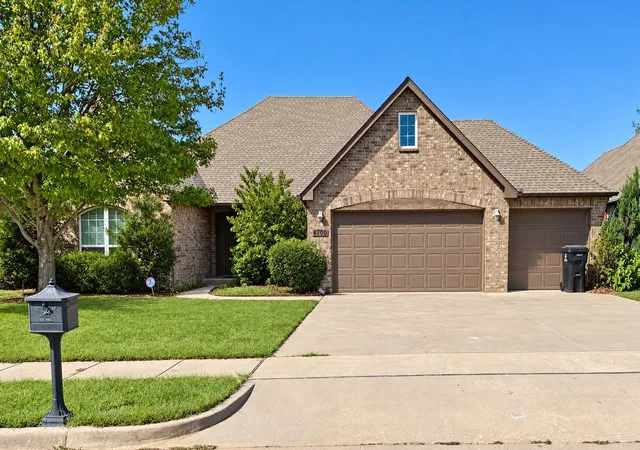 Photo 1 of Sale Pending at 4700 N Narcissus Ave, Broken Arrow, OK 74012 | MLS# 2638142 | Listing updated on 2026-10-22