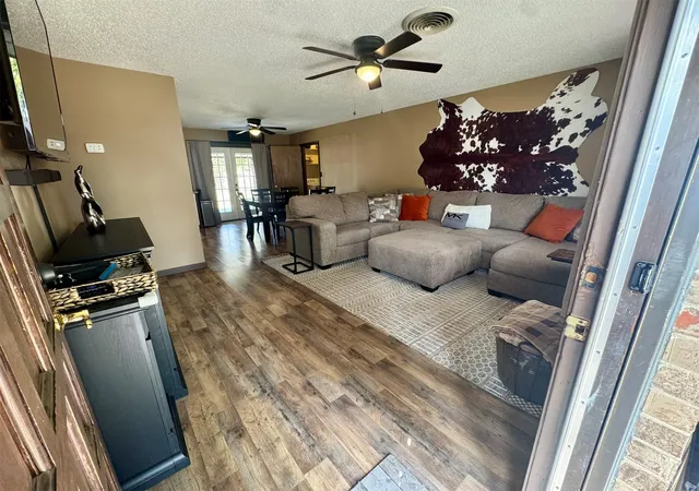 Photo 2 of Single family home for sale at 201 Northeast 18th, Durant, OK 74701 | MLS# 2638323 | Listing updated on 2026-10-22