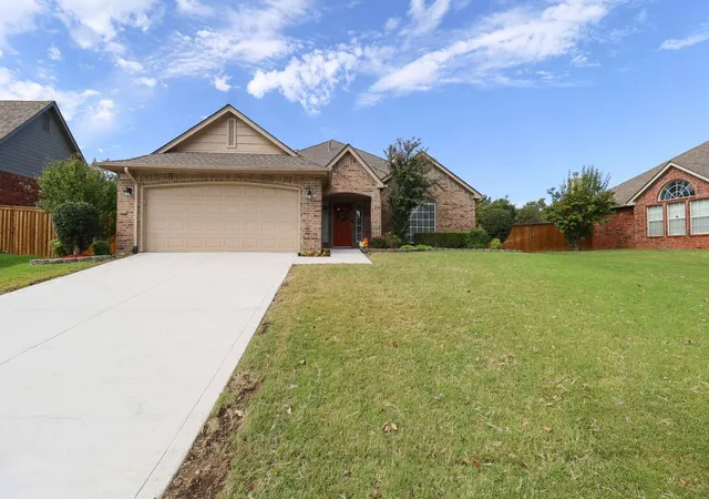 Photo 1 of Single family home for sale at 808 N Willow Ave, Broken Arrow, OK 74012 | MLS# 2638282 | Listing updated on 2026-10-22