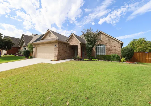 Photo 2 of Single family home for sale at 808 N Willow Ave, Broken Arrow, OK 74012 | MLS# 2638282 | Listing updated on 2026-10-22
