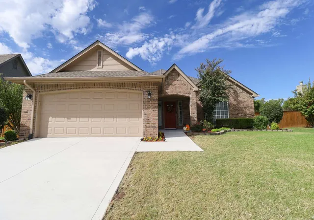 Photo 3 of Single family home for sale at 808 N Willow Ave, Broken Arrow, OK 74012 | MLS# 2638282 | Listing updated on 2026-10-22