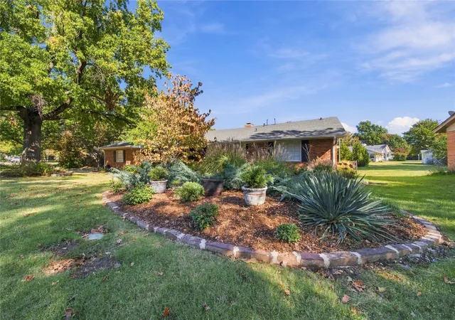 Photo 2 of Single family home for sale at 3933 S Delaware Pl, Tulsa, OK 74105 | MLS# 2638349 | Listing updated on 2026-10-22