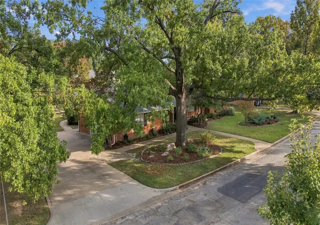 Photo 3 of Single family home for sale at 3933 S Delaware Pl, Tulsa, OK 74105 | MLS# 2638349 | Listing updated on 2026-10-22