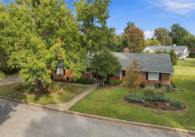 Photo 4 of Single family home for sale at 3933 S Delaware Pl, Tulsa, OK 74105 | MLS# 2638349 | Listing updated on 2026-10-22