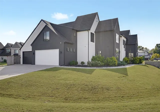 Photo 3 of Single family home for sale at 3132 W 114th Circle S, Jenks, OK 74037 | MLS# 2637807 | Listing updated on 2026-10-22