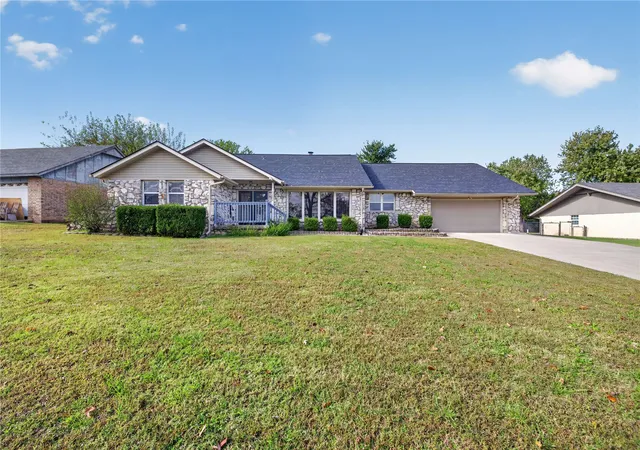 Photo 1 of Single family home for sale at 122 Lake View Dr, Mannford, OK 74044 | MLS# 2638017 | Listing updated on 2026-10-22