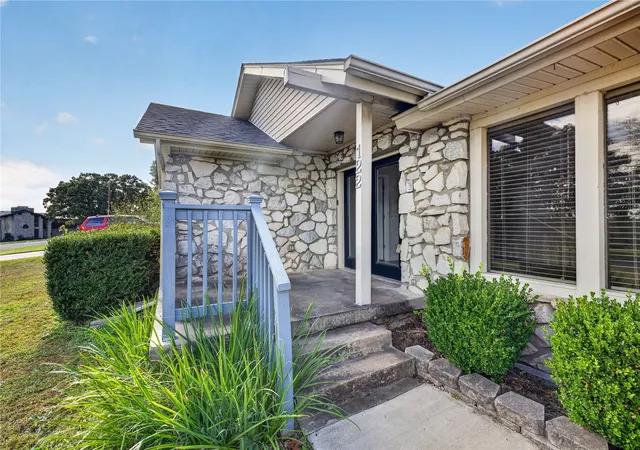 Photo 3 of Single family home for sale at 122 Lake View Dr, Mannford, OK 74044 | MLS# 2638017 | Listing updated on 2026-10-22
