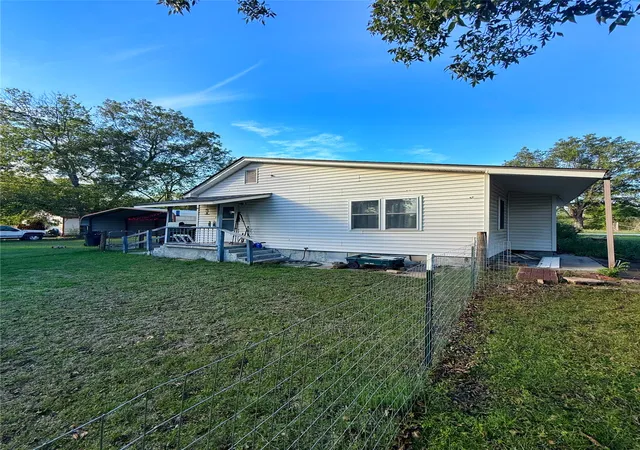 Photo 2 of Single family home for sale at 605 E Center St, Henryetta, OK 74437 | MLS# 2638290 | Listing updated on 2026-10-22