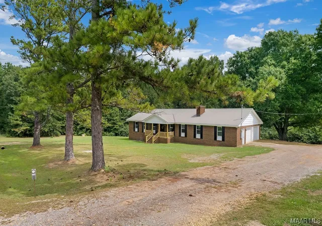 Single family home for sale at 3740 County Road 32, Clanton, AL 35046 | MLS# 546407