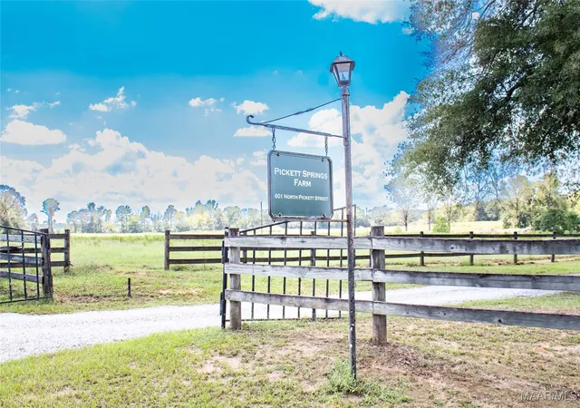 Photo 3 of Single family home for sale at 601 N Pickett St, Autaugaville, AL 36003 | MLS# 564966 | Listing updated on 2026-09-10