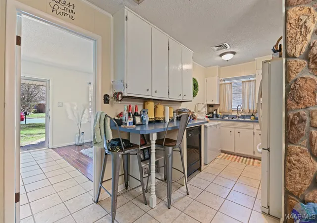Photo 4 of Single family home for sale at 6427 Pinebrook Dr, Montgomery, AL 36117 | MLS# 570790 | Listing updated on 2026-09-02
