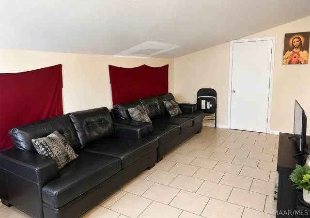 Photo 3 of Single family home for sale at 2448 E 4th St, Montgomery, AL 36106 | MLS# 575784 | Listing updated on 2026-09-05