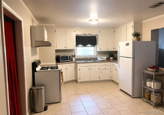 Photo 4 of Single family home for sale at 2448 E 4Th St, Montgomery, AL 36106 | MLS# 575784 | Listing updated on 2026-09-05