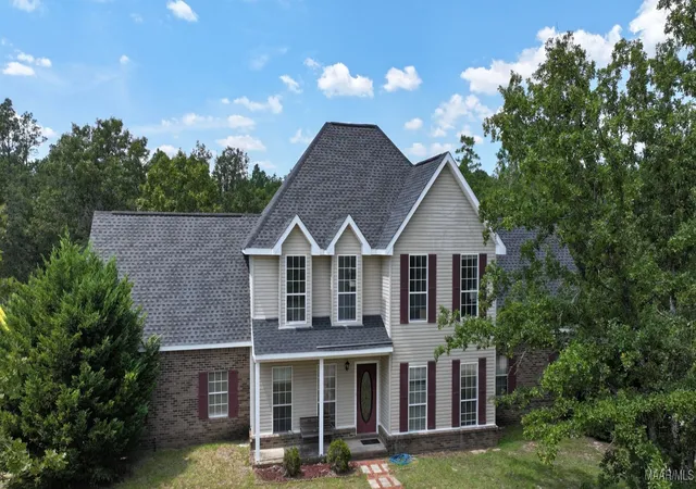 Photo 2 of Single family home for sale at 2011 Glenforest Dr, Prattville, AL 36067 | MLS# 578334 | Listing updated on 2026-09-10