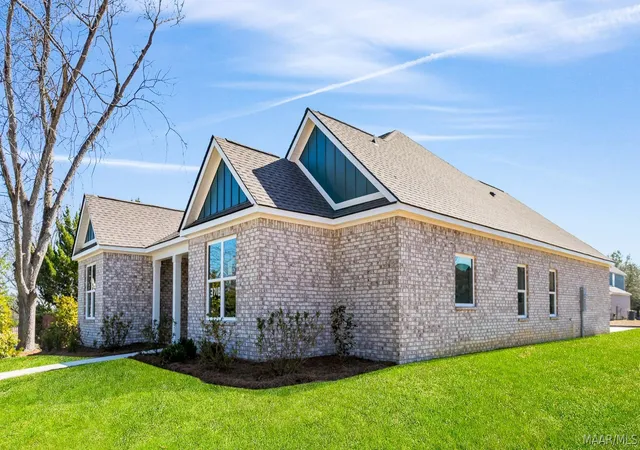 Photo 2 of Sale Pending at 3718 Windsor Hill Blvd, Montgomery, AL 36106 | MLS# 580237 | Listing updated on 2026-09-08