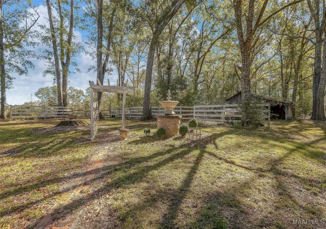 Photo 4 of Single family home for sale at 511 Claud Rd, Eclectic, AL 36024 | MLS# 581348 | Listing updated on 2026-09-02