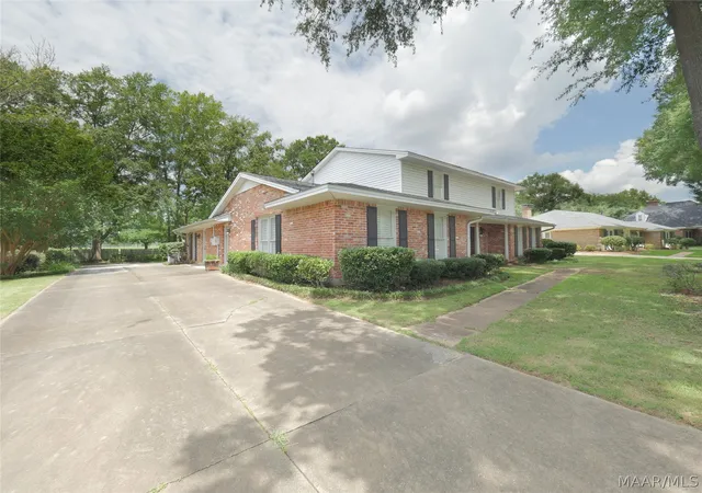 Photo 3 of Single family home for sale at 1800 Wentworth Dr, Montgomery, AL 36106 | MLS# 583035 | Listing updated on 2026-09-04