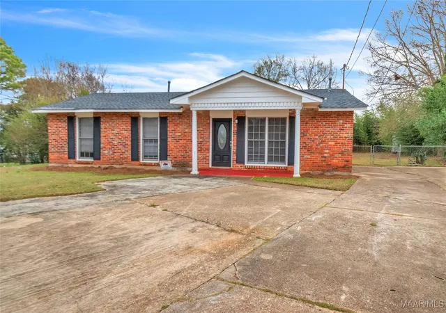 Photo 1 of Single family home for sale at 500 Lawndale Ln, Montgomery, AL 36109 | MLS# 583192 | Listing updated on 2026-09-04