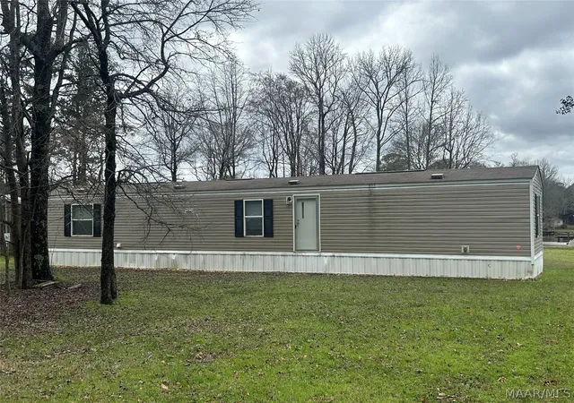 Photo 3 of Manufactured home for sale at 975 Beach Rd, Camden, AL 36726 | MLS# 584202 | Listing updated on 2026-09-10