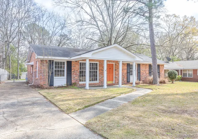 Photo 2 of Single family home for sale at 1819 Gillespie Dr, Montgomery, AL 36106 | MLS# 584309 | Listing updated on 2026-10-07