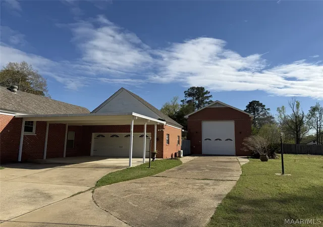 Photo 3 of Single family home for sale at 4820 Highway 14 E, Elmore, AL 36025 | MLS# 584692 | Listing updated on 2026-09-01