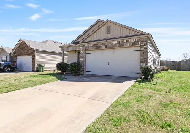 Photo 2 of Single family home for sale at 4232 Chesire Dr, Montgomery, AL 36116 | MLS# 584893 | Listing updated on 2026-09-02
