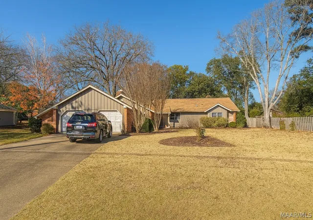 Photo 1 of Single family home for sale at 1810 Shoreham Dr, Montgomery, AL 36106 | MLS# 584959 | Listing updated on 2026-09-05