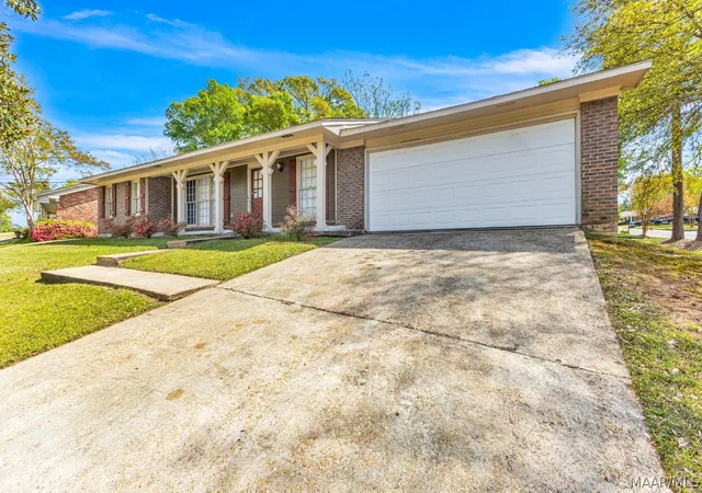 Photo 2 of Single family home for sale at 1337 Hillman St, Montgomery, AL 36109 | MLS# 585091 | Listing updated on 2026-09-05