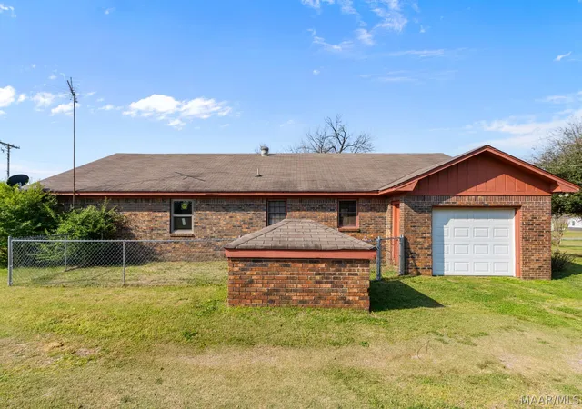 Photo 2 of Single family home for sale at 10526 County Rd 51, Jemison, AL 35085 | MLS# 585945 | Listing updated on 2026-09-15