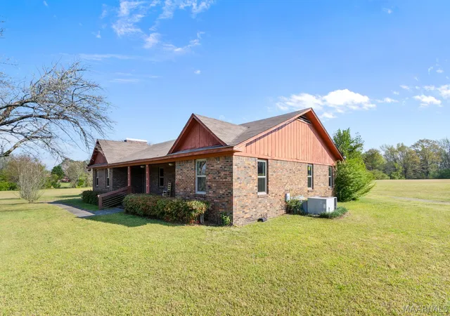 Photo 3 of Single family home for sale at 10526 County Rd 51, Jemison, AL 35085 | MLS# 585945 | Listing updated on 2026-09-15