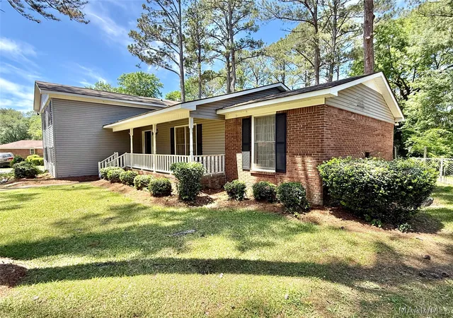 Photo 3 of Single family home for sale at 229 Hardin Dr, Selma, AL 36701 | MLS# 586400 | Listing updated on 2026-09-10