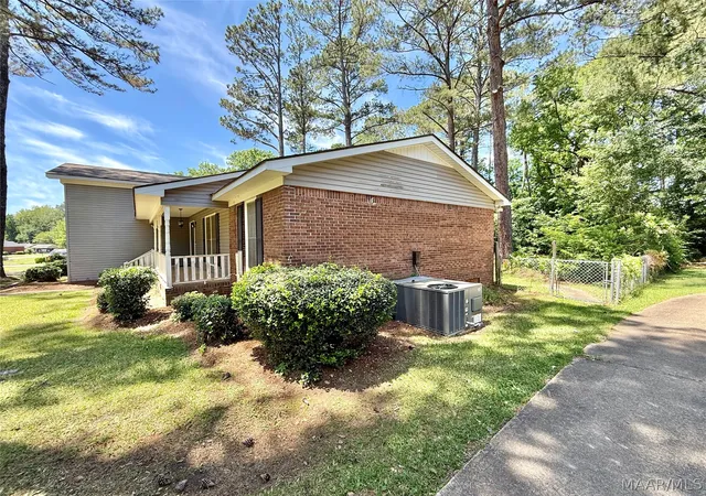 Photo 4 of Single family home for sale at 229 Hardin Dr, Selma, AL 36701 | MLS# 586400 | Listing updated on 2026-09-10