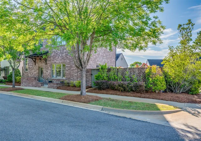 Photo 3 of Single family home for sale at 5019 Chiltern St, Montgomery, AL 36116 | MLS# 586072 | Listing updated on 2026-08-31