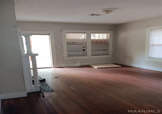 Photo 4 of Single family home for sale at 2149 E 5th Street, Montgomery, AL 36106 | MLS# 586405 | Listing updated on 2026-09-05
