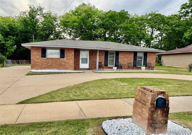 Photo 2 of Single family home for sale at 5545 E Shades Valley Dr, Montgomery, AL 36108 | MLS# 586554 | Listing updated on 2026-09-12