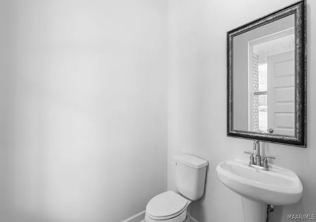 Photo 2 of Single family home for sale at 1709 Windsor Hl Ln, Montgomery, AL 36106 | MLS# 586842 | Listing updated on 2026-09-02