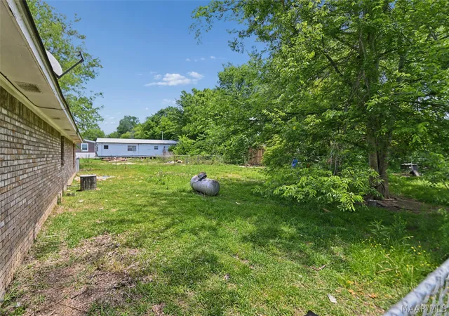 Photo 2 of Sale Pending at 178 Langston Hughes Rd, Lowndesboro, AL 36752 | MLS# 586861 | Listing updated on 2026-09-11