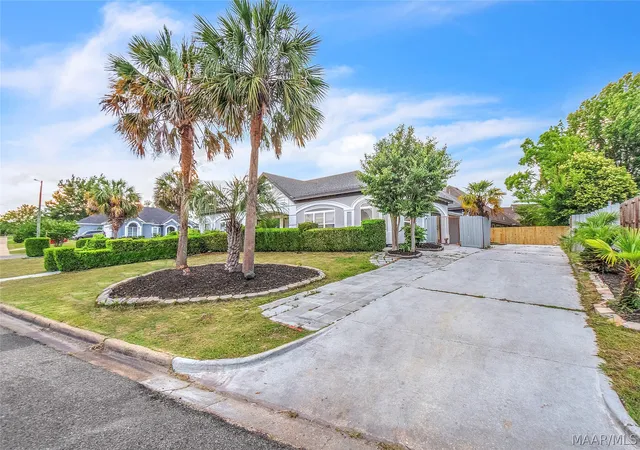 Photo 3 of Single family home for sale at 1960 Parkview Dr S, Montgomery, AL 36117 | MLS# 586907 | Listing updated on 2026-09-08