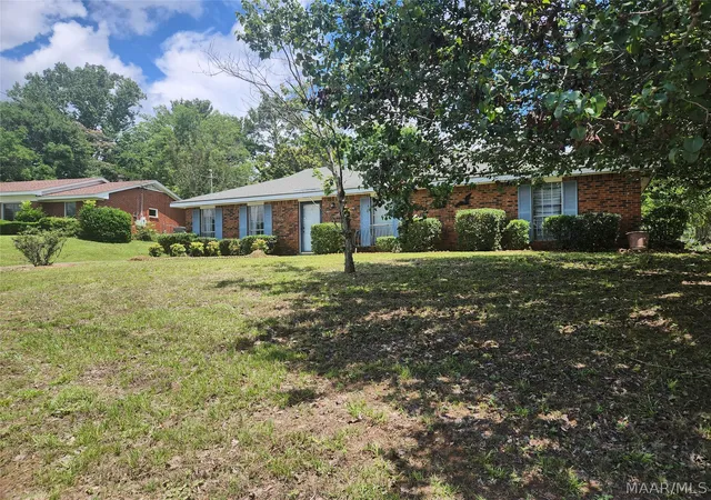 Photo 3 of Single family home for sale at 333 Janice St, Prattville, AL 36066 | MLS# 587004 | Listing updated on 2026-09-03