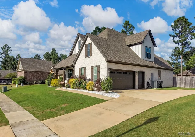 Photo 4 of Single family home for sale at 9238 Crescent Lodge Dr, Pike Road, AL 36064 | MLS# 587021 | Listing updated on 2026-09-24