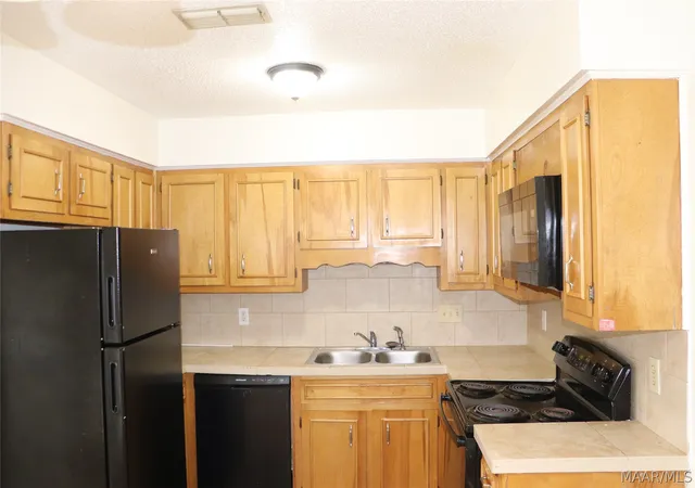 Photo 3 of Townhouse for sale at 5980 Carmel Dr, Montgomery, AL 36117 | MLS# 587041 | Listing updated on 2026-09-02