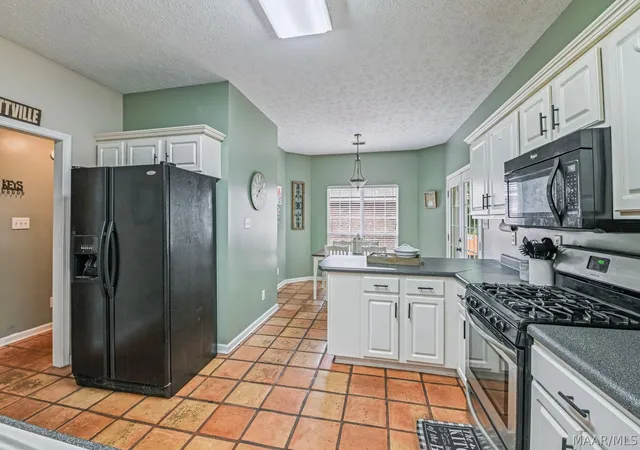 Photo 3 of Single family home for sale at 831 Heather Dr, Prattville, AL 36066 | MLS# 587110 | Listing updated on 2026-09-04